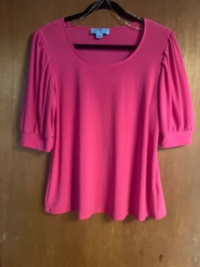 CeCe Scoop Neck Short Sleeve Top in Bright Pink